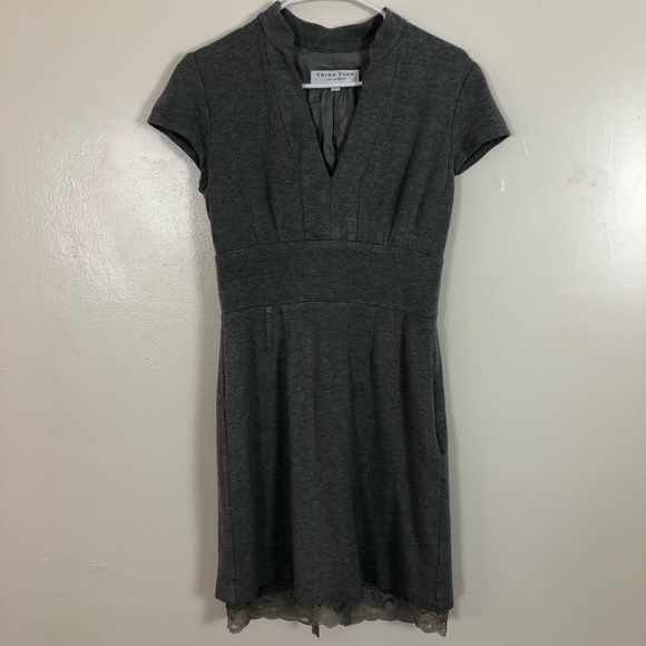 Trina Turk Dresses & Skirts - Trina Turk Short Sleeve Dress w/ Lace Bottom